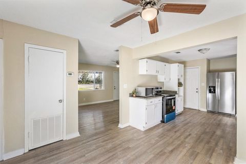 Tiny photo for 210 SATSUMA St, Tallahassee, FL 32301 (MLS # 399556)