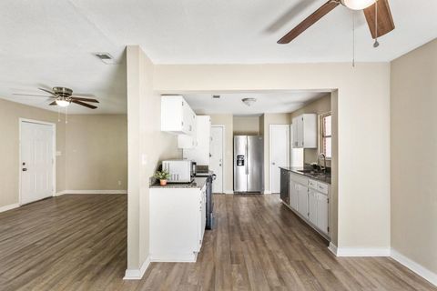 Tiny photo for 210 SATSUMA St, Tallahassee, FL 32301 (MLS # 399556)