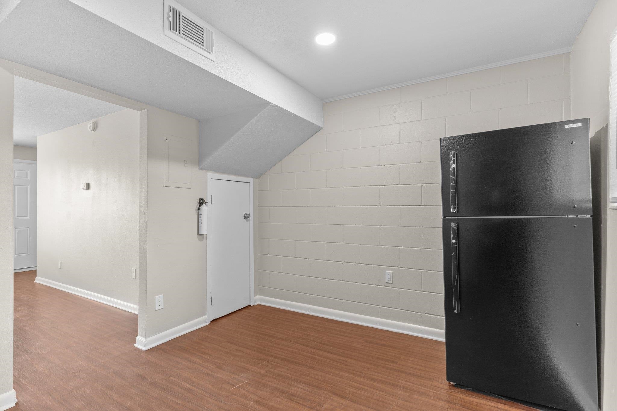 1305 CLAY Street -
