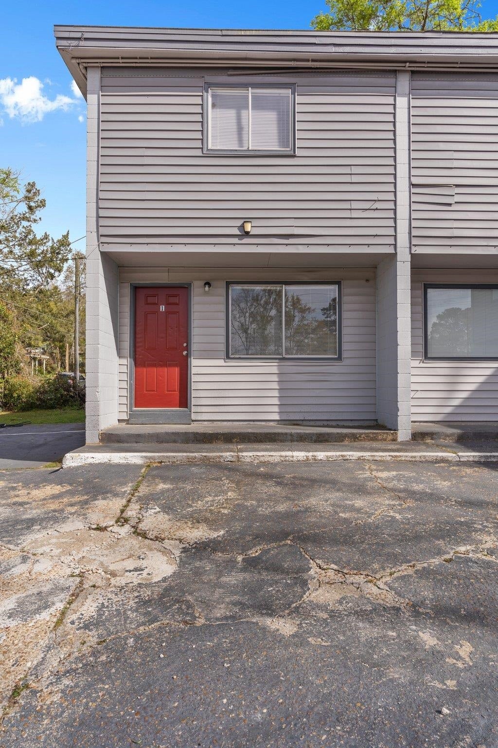1305 CLAY Street -