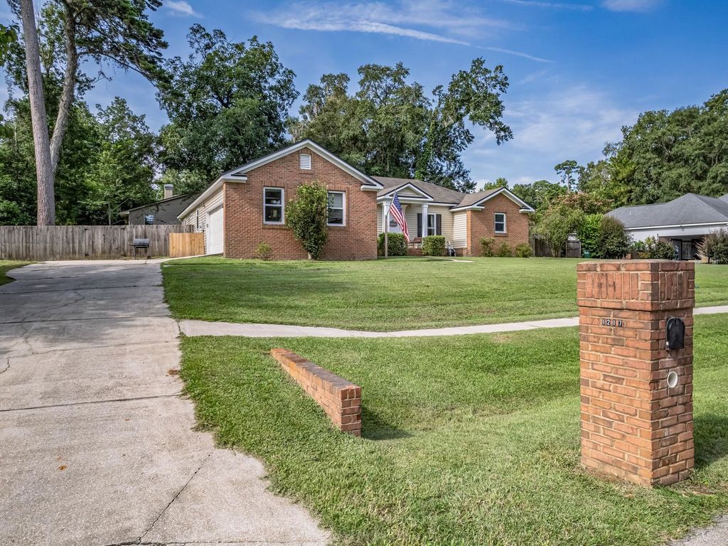 Photo of 1217 Pheasant Run Drive, Tallahassee, FL 32312 (MLS # 391257)