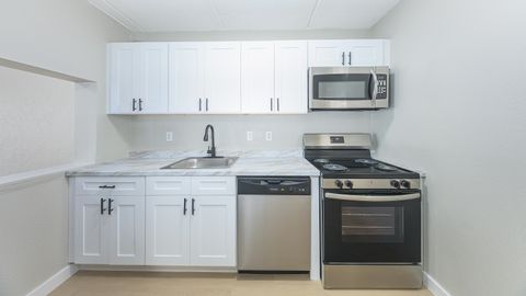 Tiny photo for 2731 S BLAIR STONE Road #B19, Tallahassee, FL 32301 (MLS # 394202)