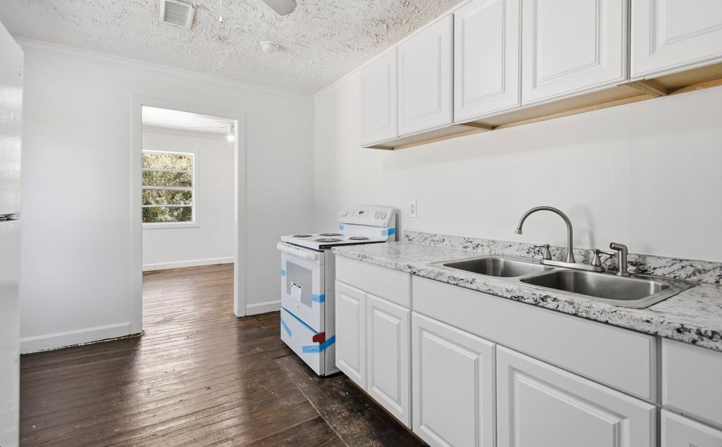 Photo of 207 S HINLEY Street, Perry, FL 32347 (MLS # 396333)