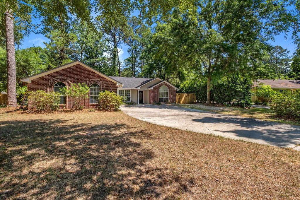Photo of 1713 Chestnut Hill, Tallahassee, FL 32312 (MLS # 398986)