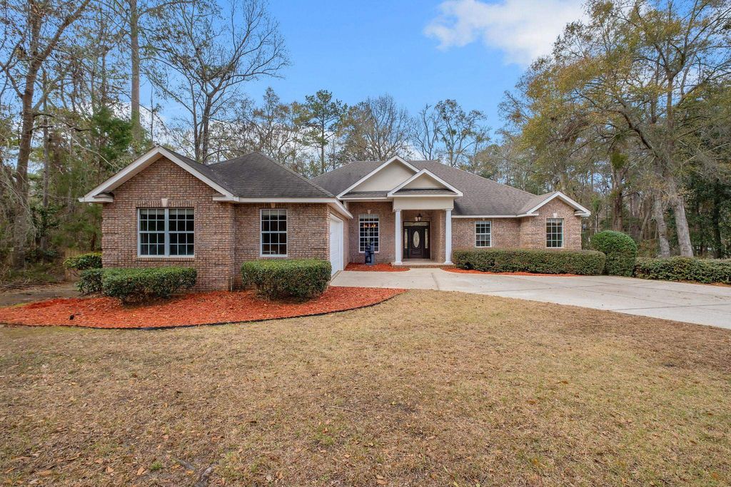 Photo of 2250 Cobb Drive, Tallahassee, FL 32312 (MLS # 395169)