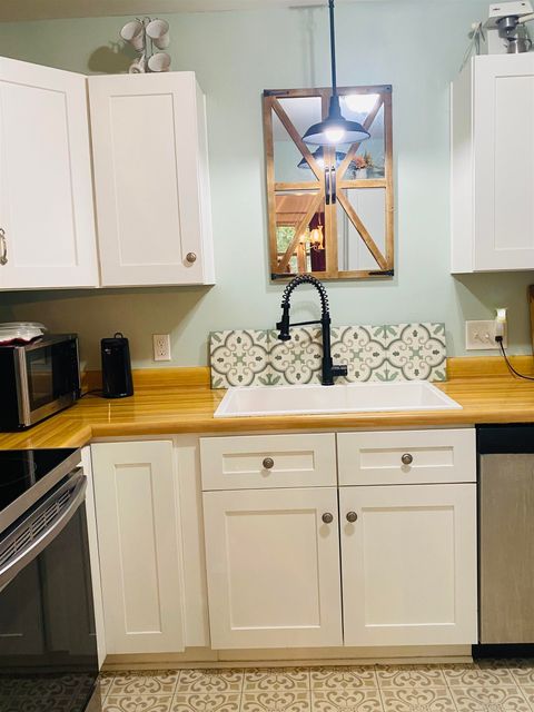 Tiny photo for 2213 Mendoza Avenue, Tallahassee, FL 32304 (MLS # 391583)