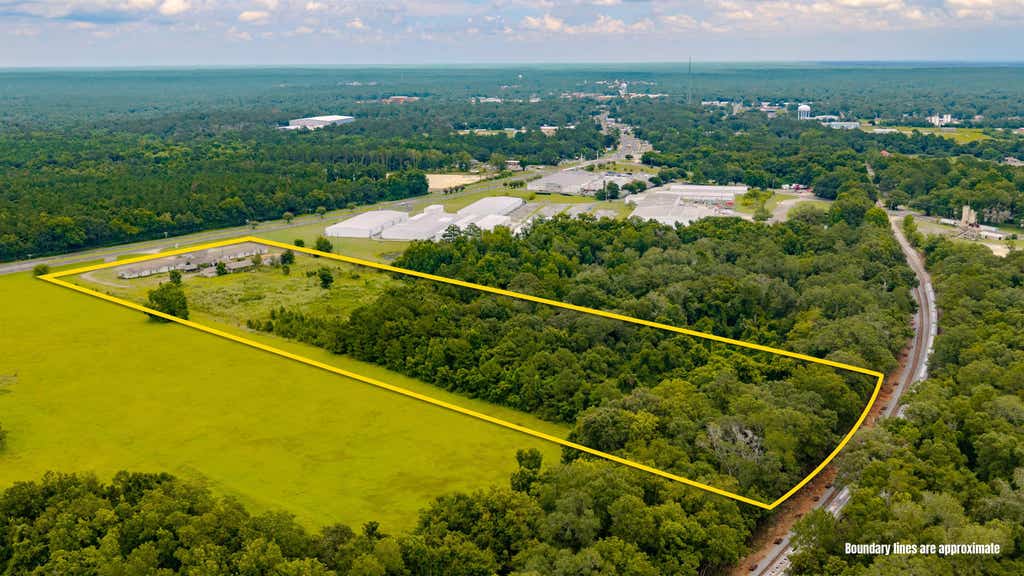 Photo of 18520 Blue Star Highway, Quincy, FL 32351 (MLS # 402971)