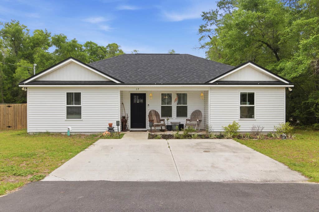 Photo of 17 Duane Drive, Crawfordville, FL 32327 (MLS # 399774)