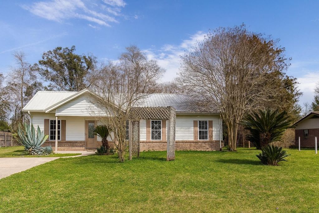 Photo of 4470 Pilcher Road, Marianna, FL 32448 (MLS # 397498)