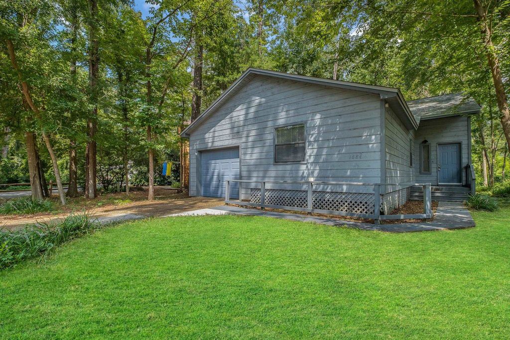Photo of 1684 Silverwood Drive, Tallahassee, FL 32301 (MLS # 391880)