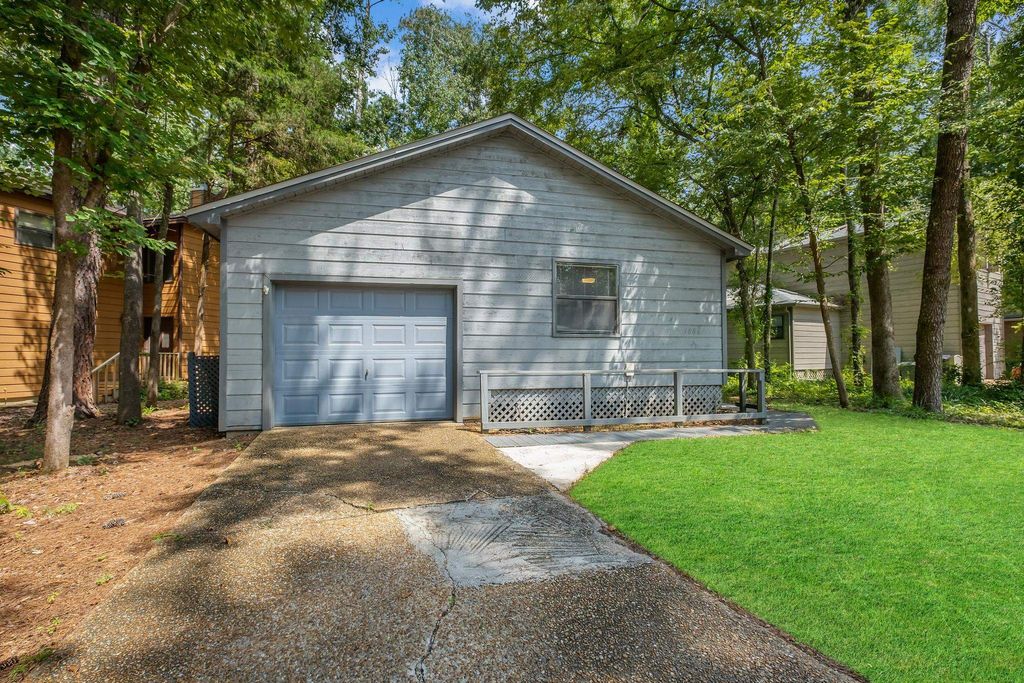 Photo of 1684 Silverwood Drive, Tallahassee, FL 32301 (MLS # 391880)
