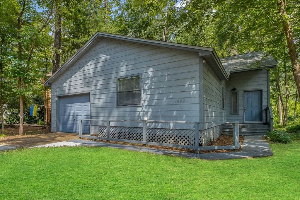 Photo of 1684 Silverwood Drive, Tallahassee, FL 32301 (MLS # 391880)