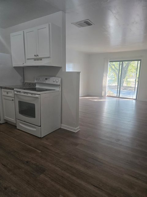 Tiny photo for 329 Mabry E Mabry Street #E, Tallahassee, FL 32304 (MLS # 395846)