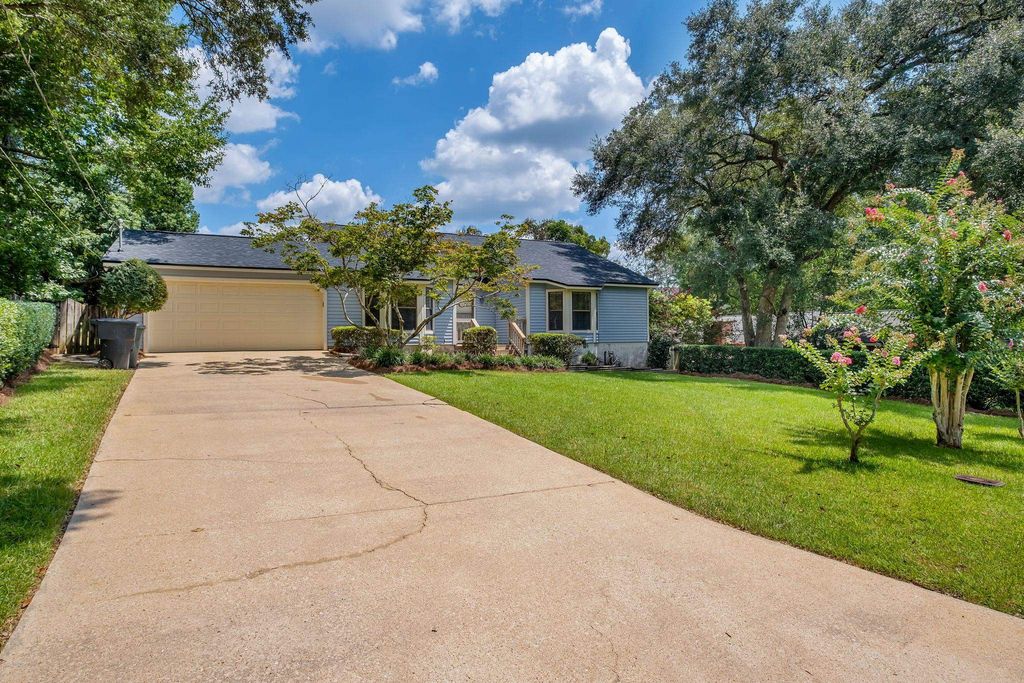 Photo of 2307 Aster Way, Tallahassee, FL 32308 (MLS # 391858)