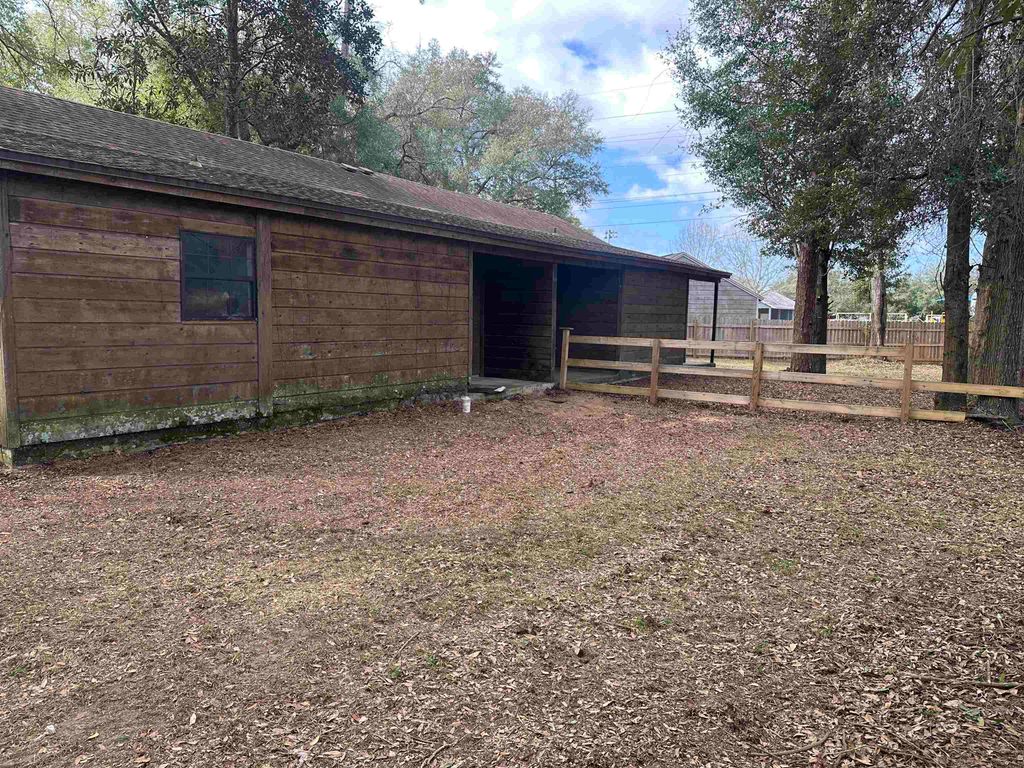 Photo of 5820 Bombadil Court #4, Tallahassee, FL 32301 (MLS # 396574)