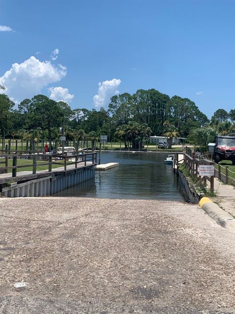 A home in Carrabelle