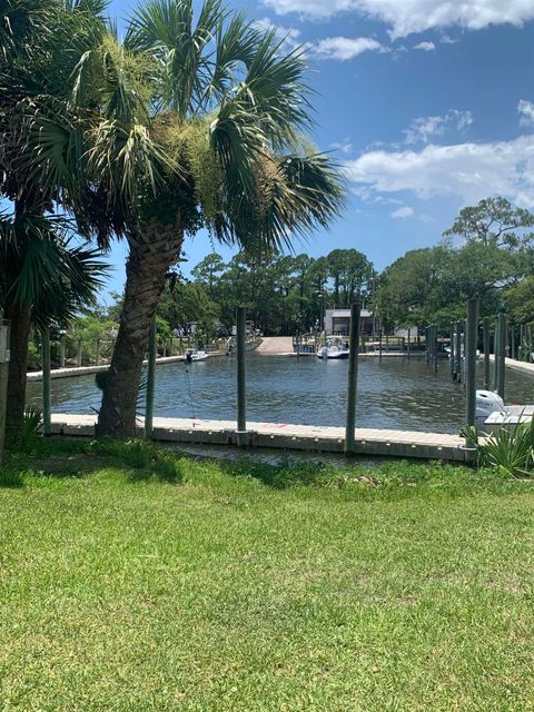 A home in Carrabelle