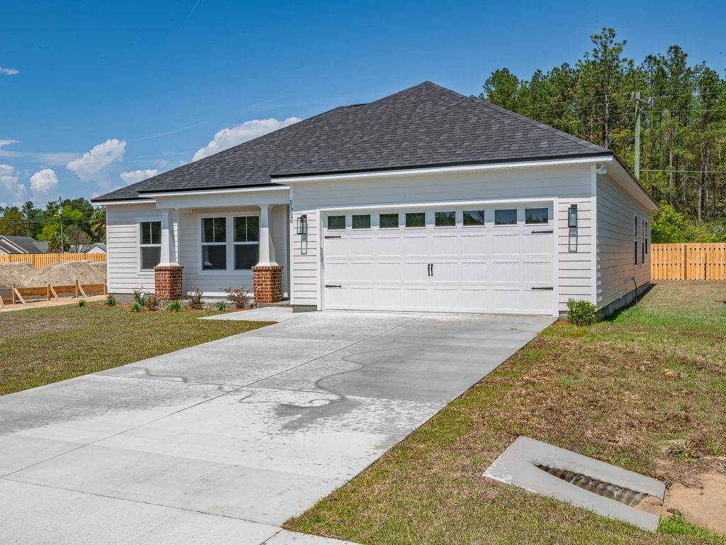 Photo of 122 Divine Loop, Crawfordville, FL 32327 (MLS # 398102)