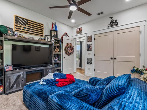 Tiny photo for 5 Windsor Way, Crawfordville, FL 32327 (MLS # 401812)