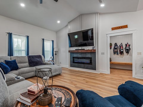Tiny photo for 5 Windsor Way, Crawfordville, FL 32327 (MLS # 401812)