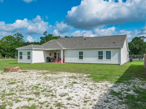 Tiny photo for 5 Windsor Way, Crawfordville, FL 32327 (MLS # 401812)