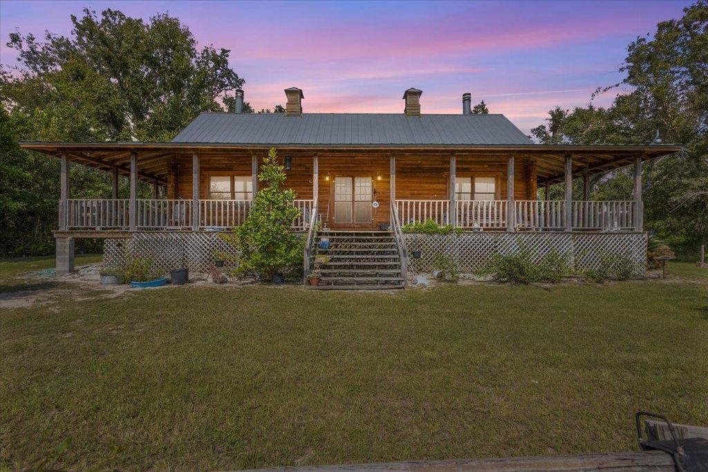 Photo of 357 NE Willow Run Way, Pinetta, FL 32350 (MLS # 390527)