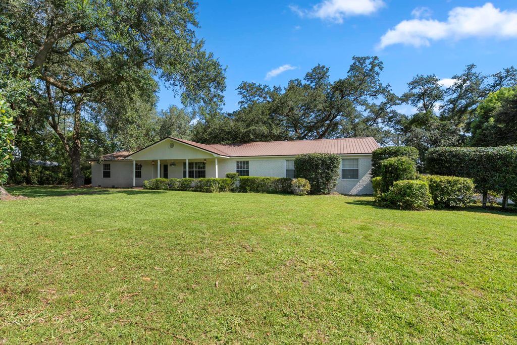 Photo of 480 Lake View Drive, Wewahitchka, FL 32465 (MLS # 396776)