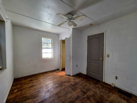 Tiny photo for 302 W Spring Place, Perry, FL 32347 (MLS # 396775)