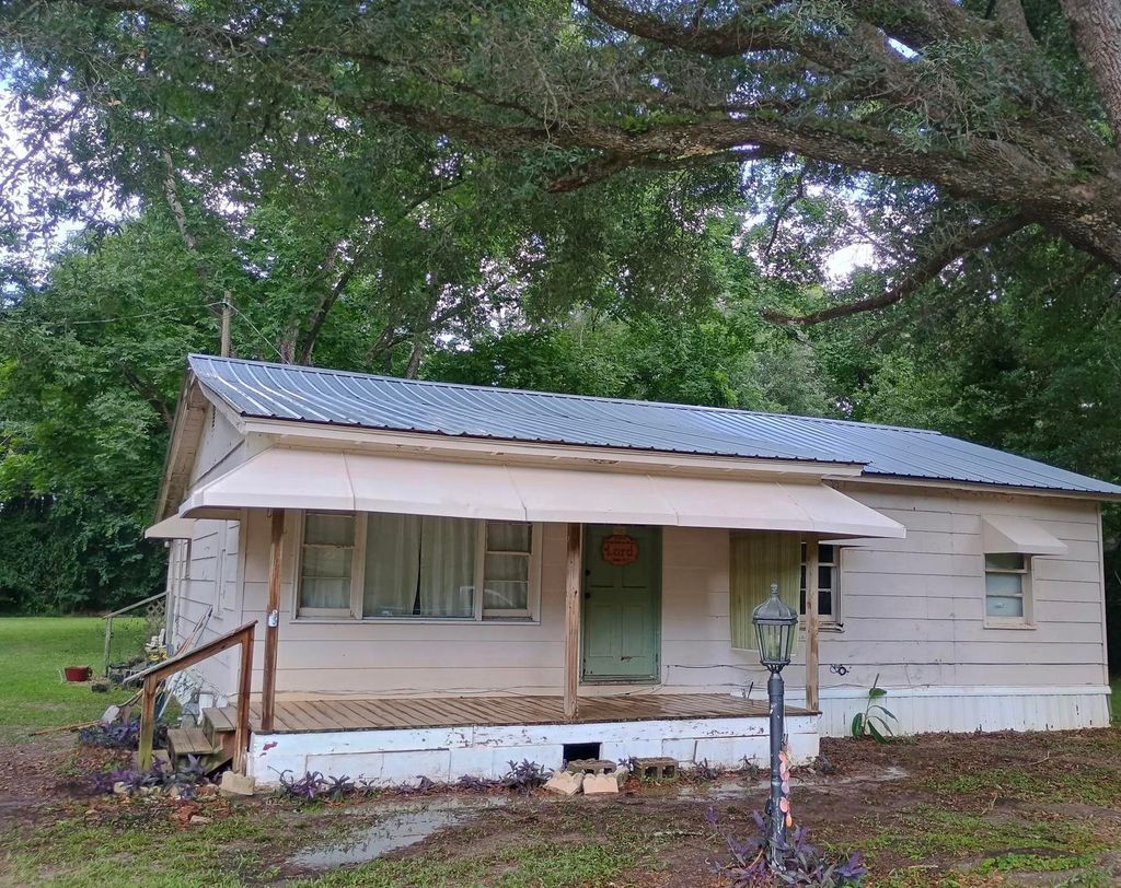 Photo of 185 Gray Road, Quincy, FL 32351 (MLS # 388527)