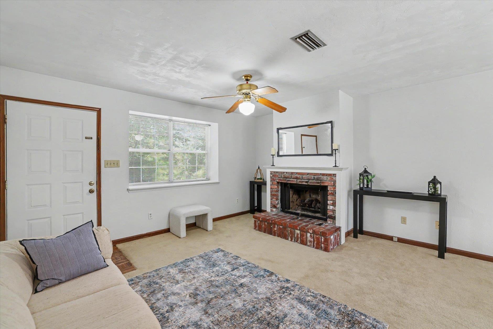1213 LEEWOOD Hollow