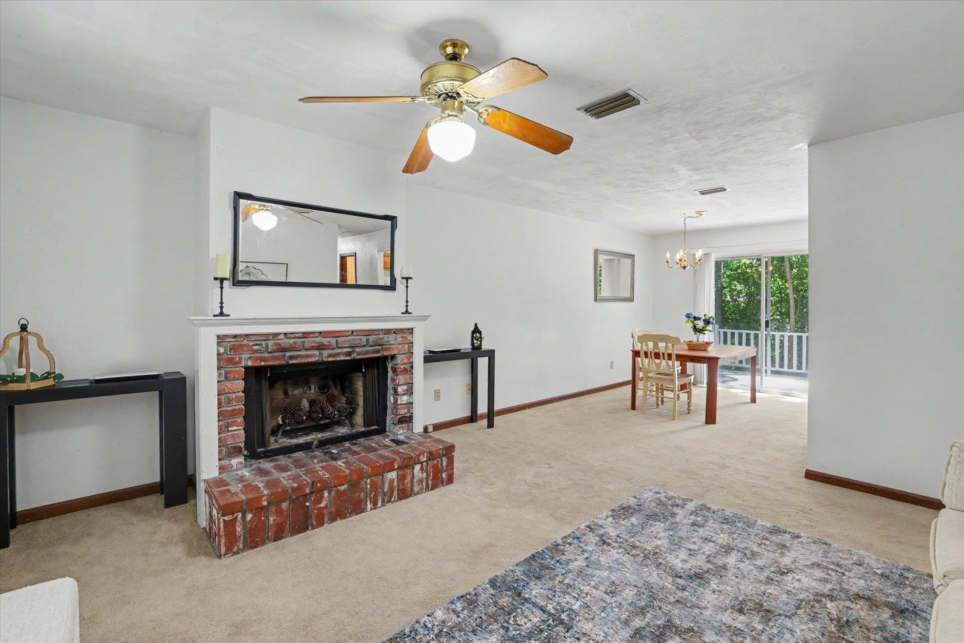 1213 LEEWOOD Hollow