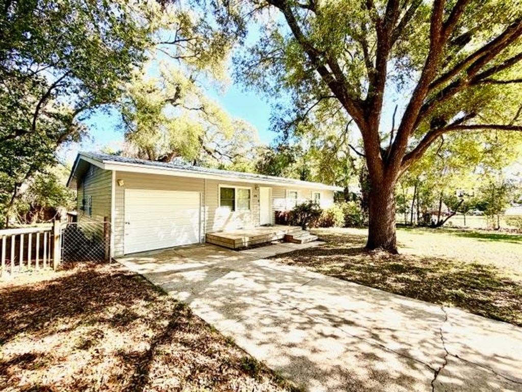 Photo of 409 Berkshire Drive, Tallahassee, FL 32304 (MLS # 397312)