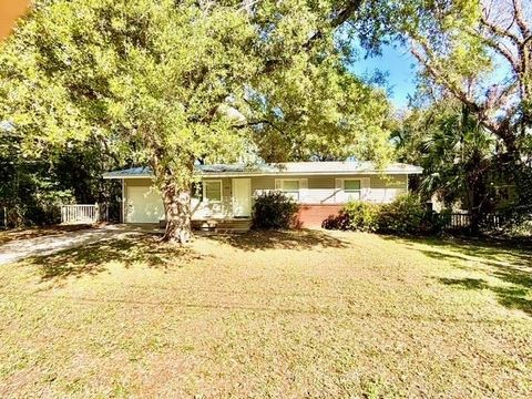 Photo of 409 Berkshire Drive, Tallahassee, FL 32304 (MLS # 397312)