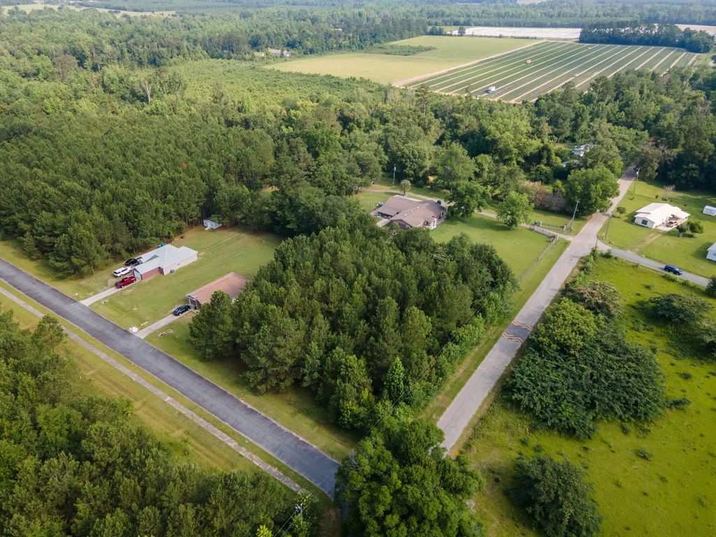 Photo of 14 Chesterfield Road, Quincy, FL 32351 (MLS # 395102)