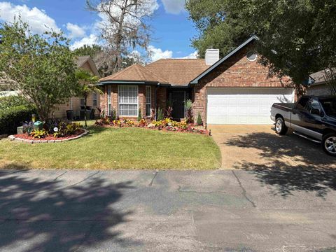 Photo of 2604 Yarmouth Lane, Tallahassee, FL 32309 (MLS # 390960) Photo of 2604 Yarmouth Lane, Tallahassee, FL 32309 (MLS # 390960)