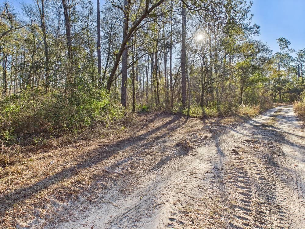 465 NE River Ridge Way