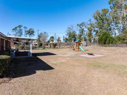 Tiny photo for 454 NW Whispering Pines Loop, Madison, FL 32340 (MLS # 394491)
