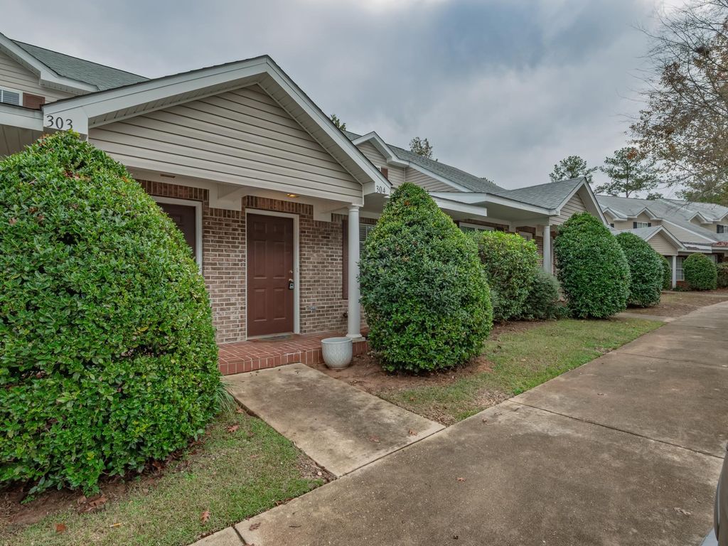 Photo of 2738 W Tharpe Street #304, Tallahassee, FL 32303 (MLS # 393980)