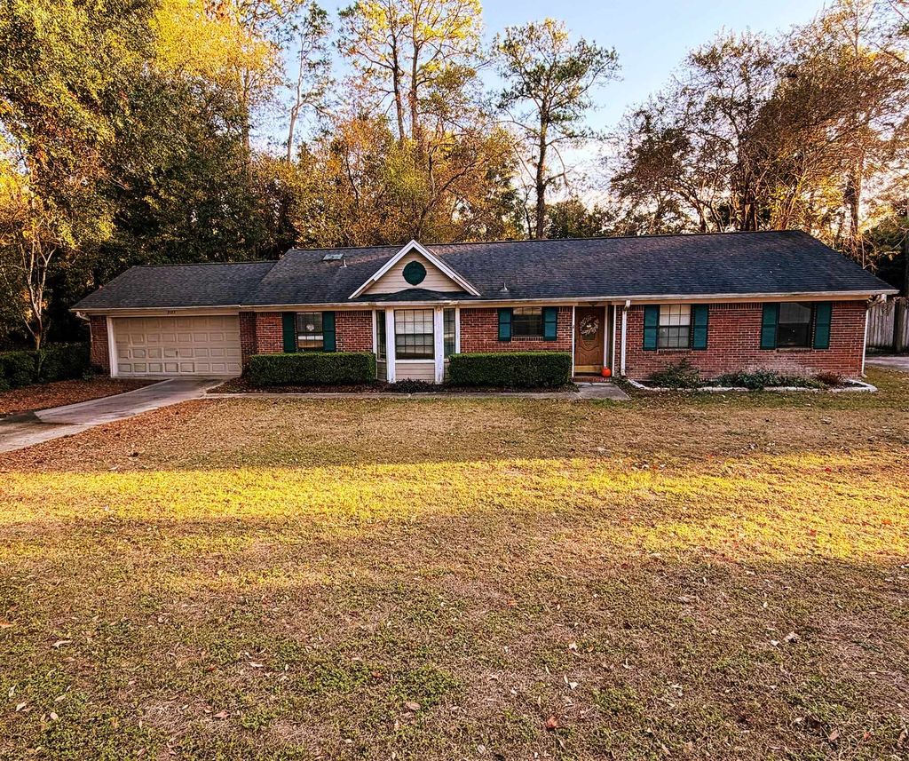 Photo of 3135 N Shannon Lakes Drive, Tallahassee, FL 32309 (MLS # 393918)