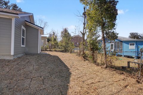 Tiny photo for 2006 Pasco Street, Tallahassee, FL 32310 (MLS # 392159)