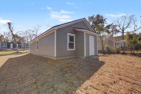 Tiny photo for 2006 Pasco Street, Tallahassee, FL 32310 (MLS # 392159)