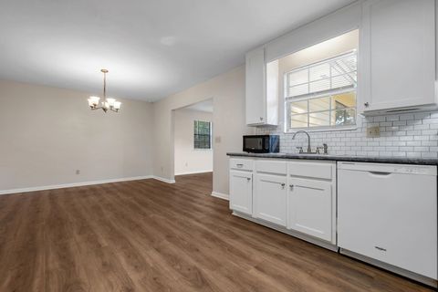 Tiny photo for 2725 Bedford Way, Tallahassee, FL 32308 (MLS # 393817)