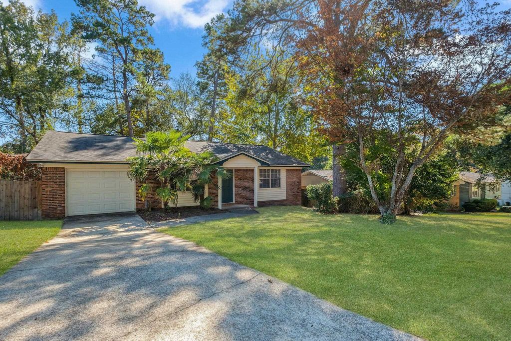 Photo of 2725 Bedford Way, Tallahassee, FL 32308 (MLS # 393817)