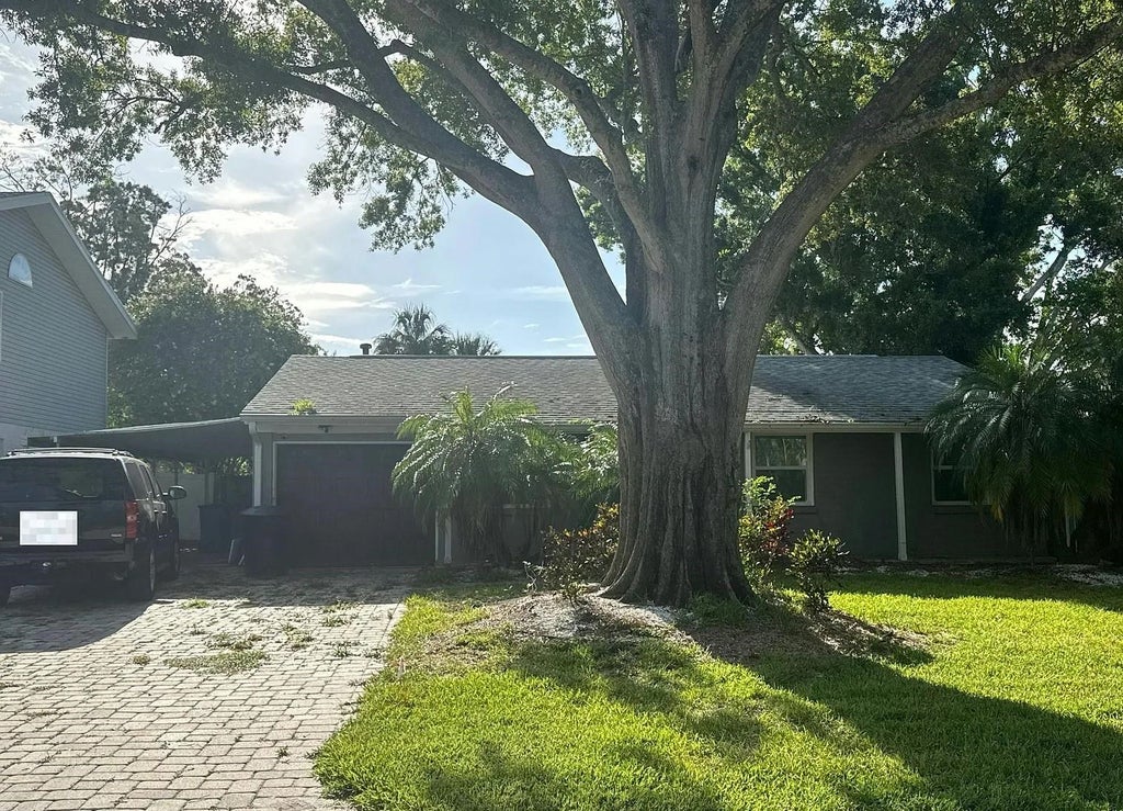 Photo of 8439 NE Riverside Drive, Other Florida, FL 33702 (MLS # 403059)