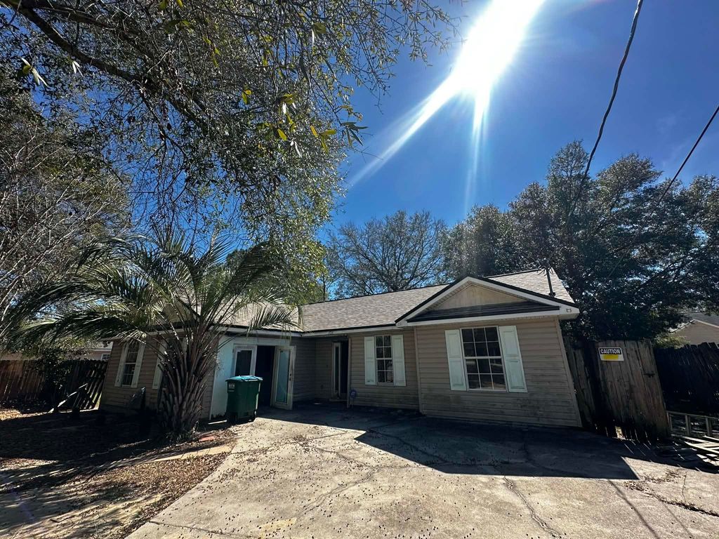 Photo of 1731 M L King Boulevard, Midway, FL 32343 (MLS # 396926)