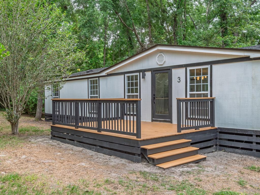 Photo of 3 Rosewood Road, Crawfordville, FL 32327 (MLS # 399478)
