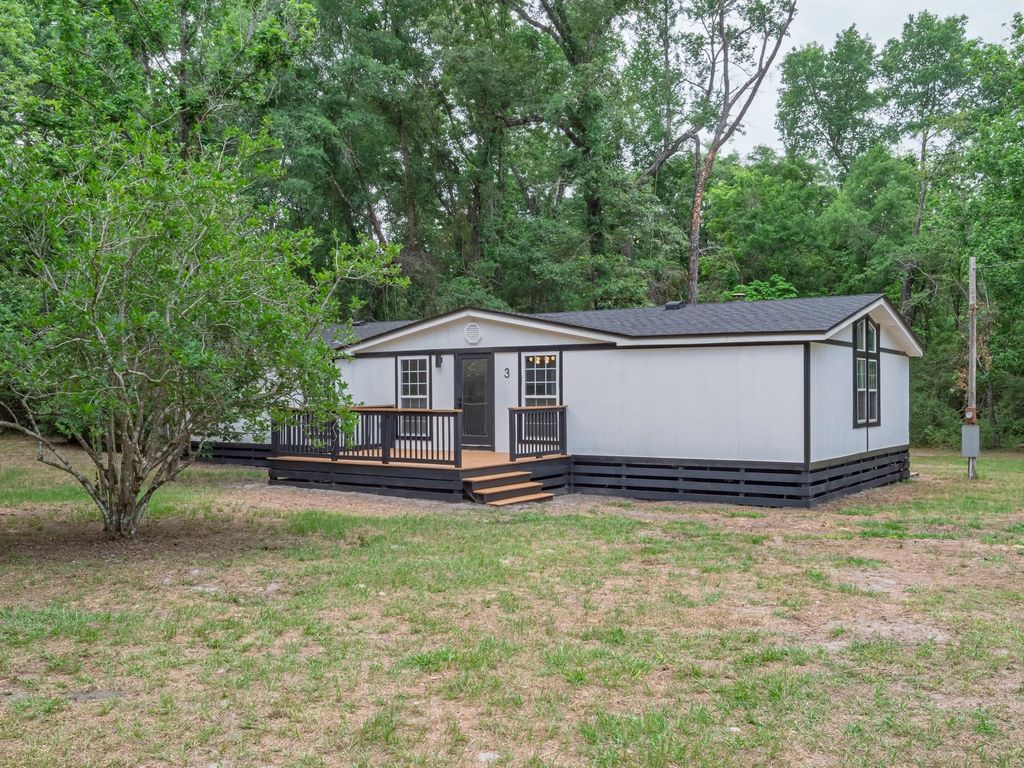Photo of 3 Rosewood Road, Crawfordville, FL 32327 (MLS # 399478)