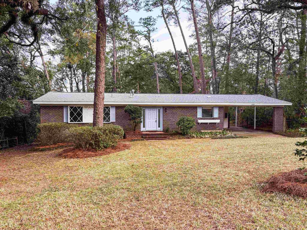 Photo of 1920 SUNSET Lane, Tallahassee, FL 32303 (MLS # 396419)