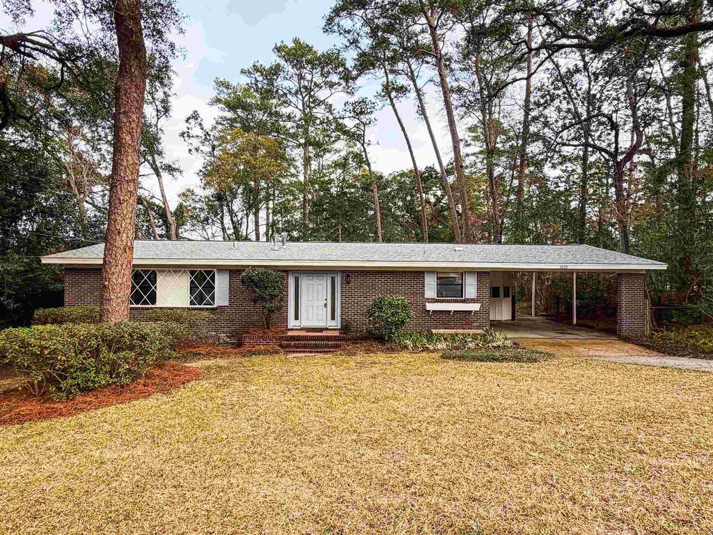 Photo of 1920 SUNSET Lane, Tallahassee, FL 32303 (MLS # 396419)