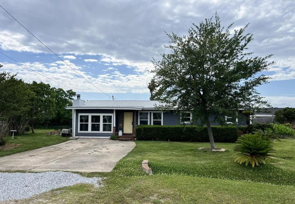 Photo of 3906 W 24th Court, Other Florida, FL 32405 (MLS # 400967)